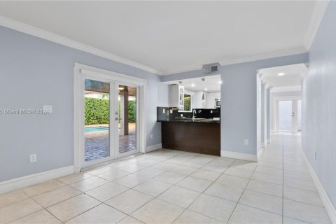 House in Miami, Florida 4 bedrooms, 219.06 sq.m. № 1358700 - photo 8