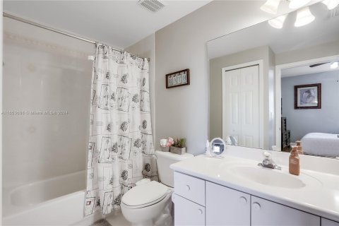 Copropriété à vendre à Doral, Floride: 2 chambres, 103.59 m2 № 1358701 - photo 17