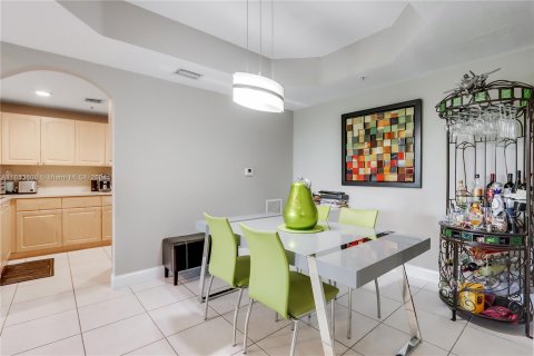 Condo in Doral, Florida, 2 bedrooms  № 1358701 - photo 8