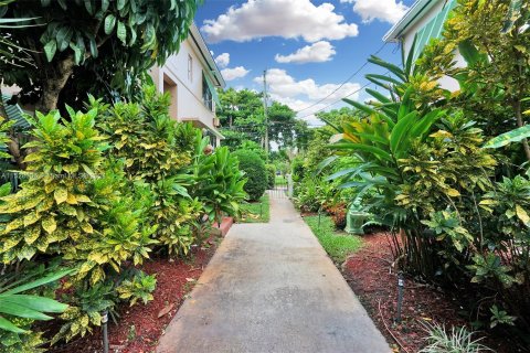 Condominio en venta en Coral Gables, Florida, 1 dormitorio, 54.63 m2 № 995637 - foto 2