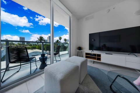 Condo in Miami, Florida, 1 bedroom  № 1360624 - photo 8