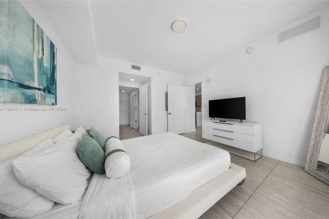 Condo in Miami, Florida, 1 bedroom  № 1360624 - photo 12