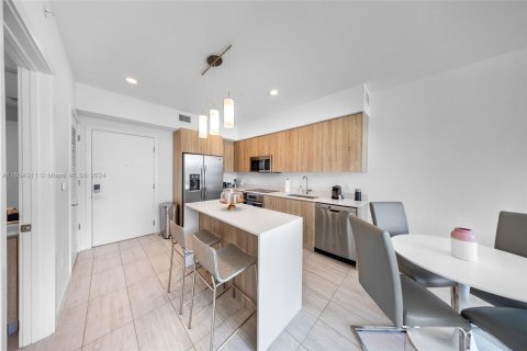 Condo in Miami, Florida, 1 bedroom  № 1360624 - photo 2