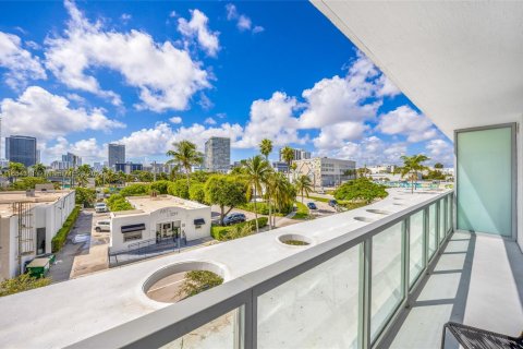 Condo in Miami, Florida, 1 bedroom  № 1360624 - photo 20