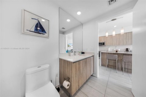 Condo in Miami, Florida, 1 bedroom  № 1360624 - photo 14