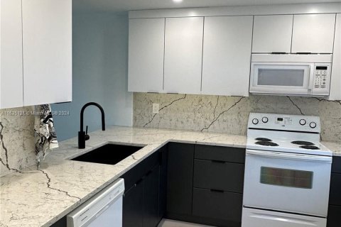 Condo in Dania Beach, Florida, 2 bedrooms  № 1304932 - photo 6