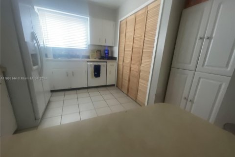 Townhouse in Jacksonville, Florida 2 bedrooms, 141.21 sq.m. № 1384352 - photo 8