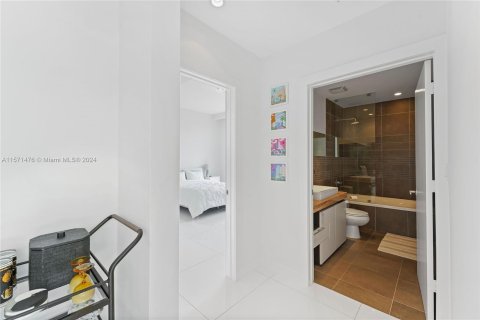 Condo in Miami Beach, Florida, 3 bedrooms  № 1177492 - photo 23