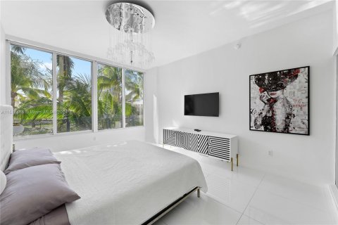 Condo in Miami Beach, Florida, 3 bedrooms  № 1177492 - photo 1