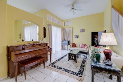 House in Hollywood, Florida 4 bedrooms, 196.3 sq.m. № 1092007 - photo 23