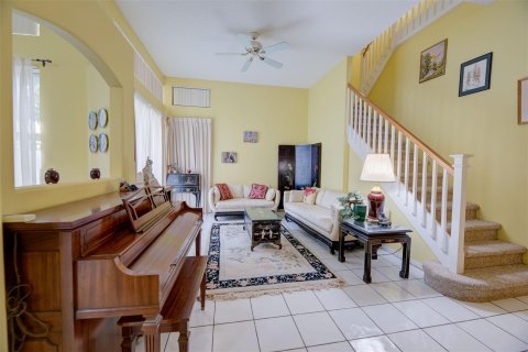 House in Hollywood, Florida 4 bedrooms, 196.3 sq.m. № 1092007 - photo 22