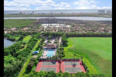 Villa ou maison à vendre à Hollywood, Floride: 4 chambres, 196.3 m2 № 1092007 - photo 29