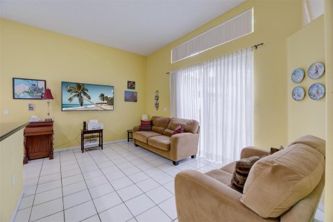 House in Hollywood, Florida 4 bedrooms, 196.3 sq.m. № 1092007 - photo 16