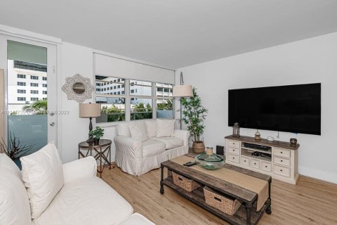 Condo in Miami Beach, Florida, 1 bedroom  № 912106 - photo 4