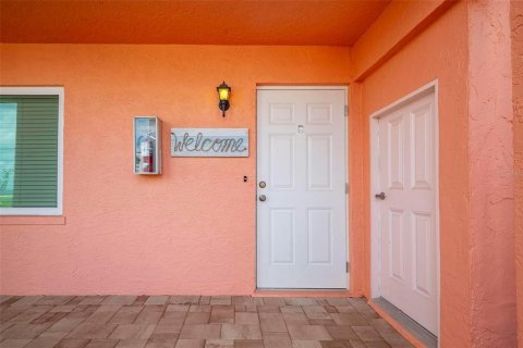 Condo in Punta Gorda, Florida, 2 bedrooms  № 585088 - photo 9