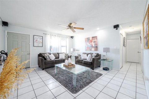 Casa en venta en Orlando, Florida, 3 dormitorios, 117.06 m2 № 999959 - foto 4