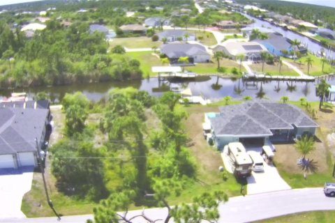 Terreno en venta en Port Charlotte, Florida № 1218232 - foto 1