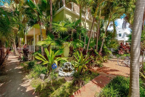 Condo in Miami Beach, Florida, 1 bedroom  № 658333 - photo 2