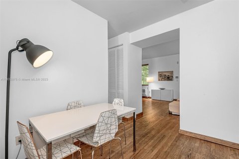 Condo in Miami Beach, Florida, 1 bedroom  № 658333 - photo 15