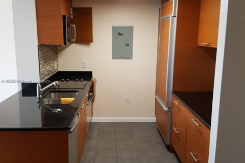 Condo in Miami, Florida, 1 bedroom  № 1348195 - photo 7