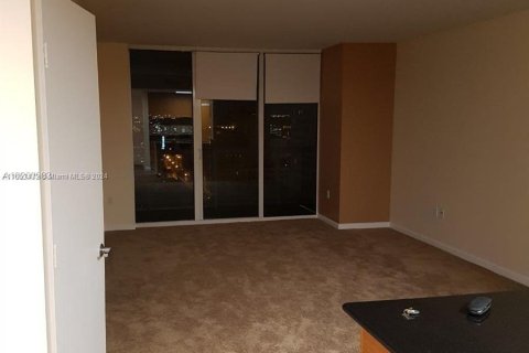 Condo in Miami, Florida, 1 bedroom  № 1348195 - photo 10