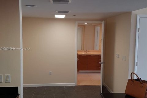 Condominio en venta en Miami, Florida, 1 dormitorio, 78.5 m2 № 1348195 - foto 14