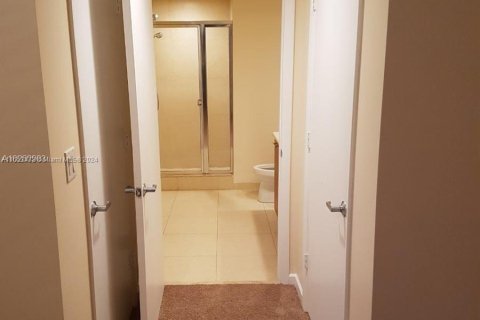 Condominio en venta en Miami, Florida, 1 dormitorio, 78.5 m2 № 1348195 - foto 11