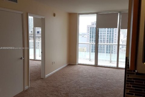 Condo in Miami, Florida, 1 bedroom  № 1348195 - photo 15