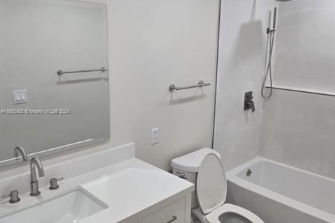 Condo in Miami, Florida, 1 bedroom  № 1348266 - photo 14