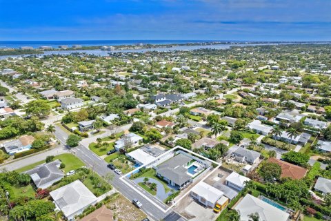 House in West Palm Beach, Florida 4 bedrooms, 207.92 sq.m. № 1098697 - photo 16