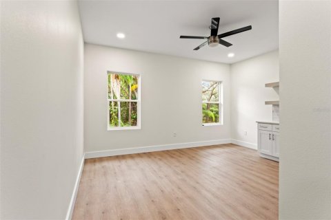 House in Tampa, Florida 5 bedrooms, 280.47 sq.m. № 1436643 - photo 21