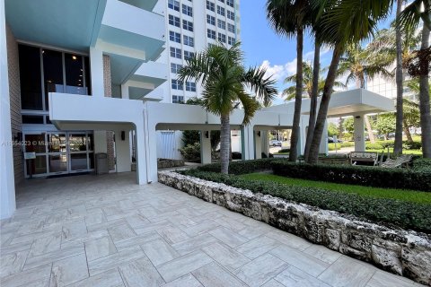 Studio in the Condo in Miami Beach, Florida  № 1348697 - photo 20