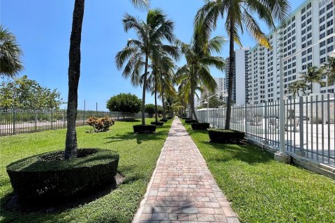 Studio in the Condo in Miami Beach, Florida  № 1348697 - photo 12