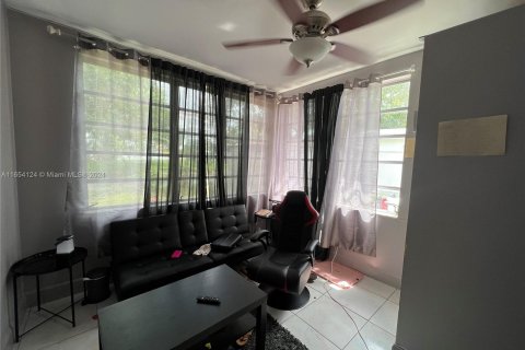 House in Lauderdale Lakes, Florida 3 bedrooms, 161 sq.m. № 1348740 - photo 22