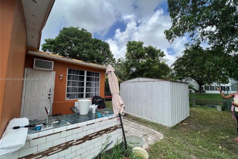 House in Lauderdale Lakes, Florida 3 bedrooms, 161 sq.m. № 1348740 - photo 28