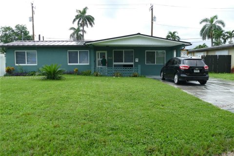 Casa en venta en Hollywood, Florida, 3 dormitorios, 122.45 m2 № 1348741 - foto 1