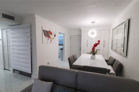 Condominio en venta en Hialeah, Florida, 2 dormitorios, 87.14 m2 № 1434994 - foto 15