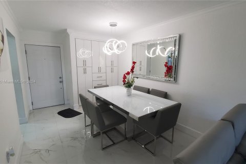 Condominio en venta en Hialeah, Florida, 2 dormitorios, 87.14 m2 № 1434994 - foto 20