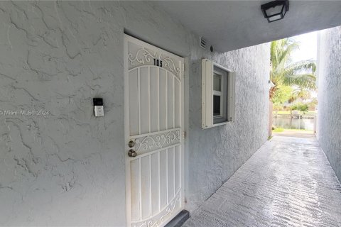 Condominio en venta en Hialeah, Florida, 2 dormitorios, 87.14 m2 № 1434994 - foto 5