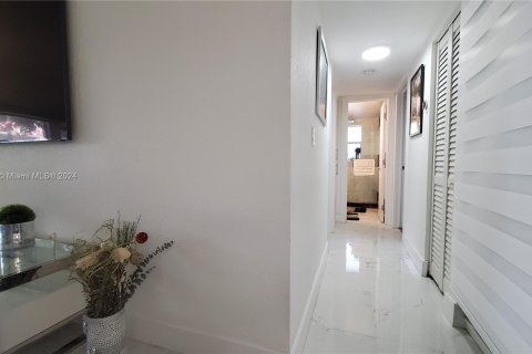 Condominio en venta en Hialeah, Florida, 2 dormitorios, 87.14 m2 № 1434994 - foto 22