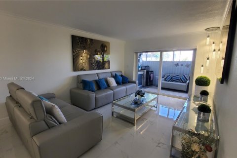 Condominio en venta en Hialeah, Florida, 2 dormitorios, 87.14 m2 № 1434994 - foto 12