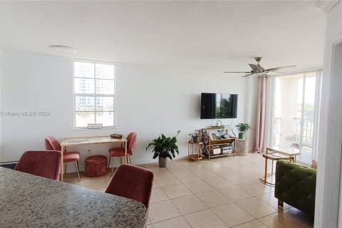 Condo in West Palm Beach, Florida, 2 bedrooms  № 1434993 - photo 14