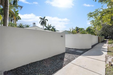 House in Fort Lauderdale, Florida 4 bedrooms, 224.82 sq.m. № 952238 - photo 1