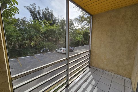 Condominio en venta en Lauderhill, Florida, 1 dormitorio, 68.28 m2 № 952278 - foto 9