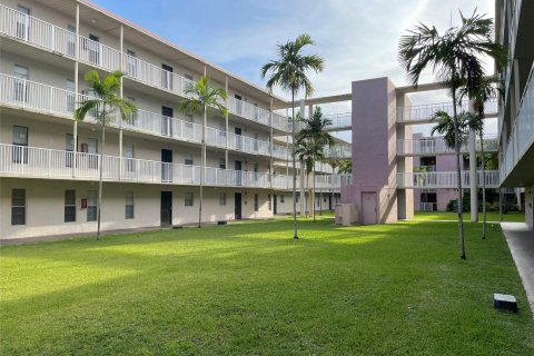 Condominio en venta en Lauderhill, Florida, 1 dormitorio, 68.28 m2 № 952278 - foto 6