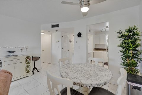 Copropriété à vendre à Sunrise, Floride: 2 chambres, 78.97 m2 № 802682 - photo 13