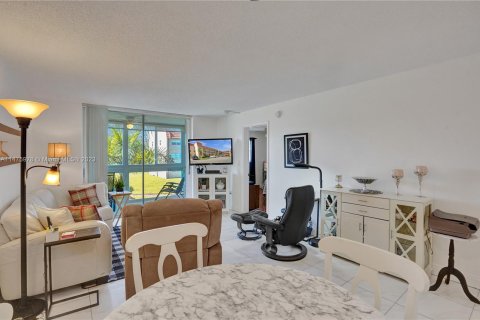 Copropriété à vendre à Sunrise, Floride: 2 chambres, 78.97 m2 № 802682 - photo 5