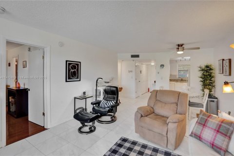 Купить кондоминиум в Санрайз, Флорида 2 спальни, 78.97м2, № 802682 - фото 11