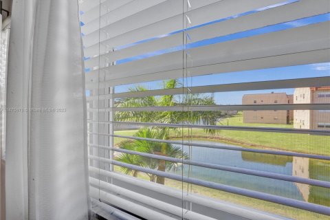Copropriété à vendre à Sunrise, Floride: 2 chambres, 78.97 m2 № 802682 - photo 28
