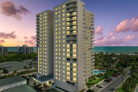 Condominio en venta en Hutchinson Island South, Florida, 3 dormitorios, 149.2 m2 № 1124740 - foto 1